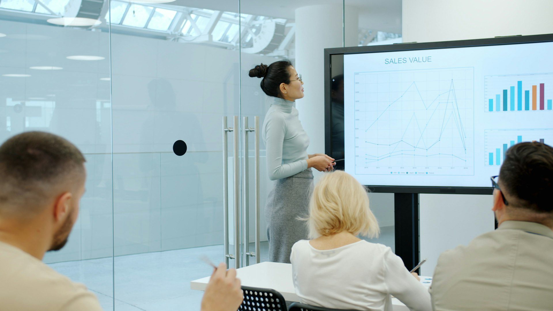 FinOps 2.0: 7 Powerful AI Moves to Slash Cloud Bills 12 team reviewing AWS and Azure bill charts to find cloud cost leaks