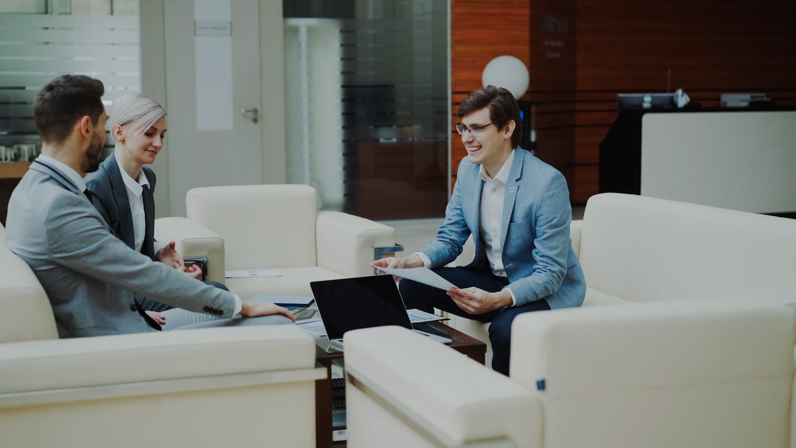 Mistral Workflows: 7 Powerful Enterprise AI Wins 14 Business team review representing human approvals in AI workflows