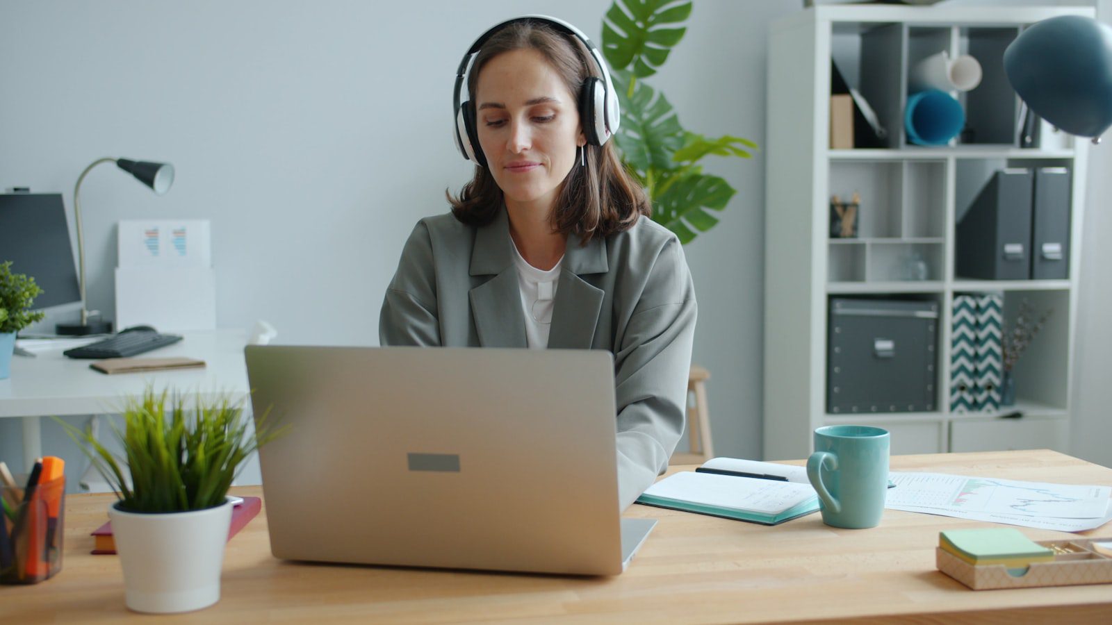 Trainn AI Review: 7 Powerful Customer Training Lessons 22 Support professional using laptop and headset for Trainn AI customer training FAQ