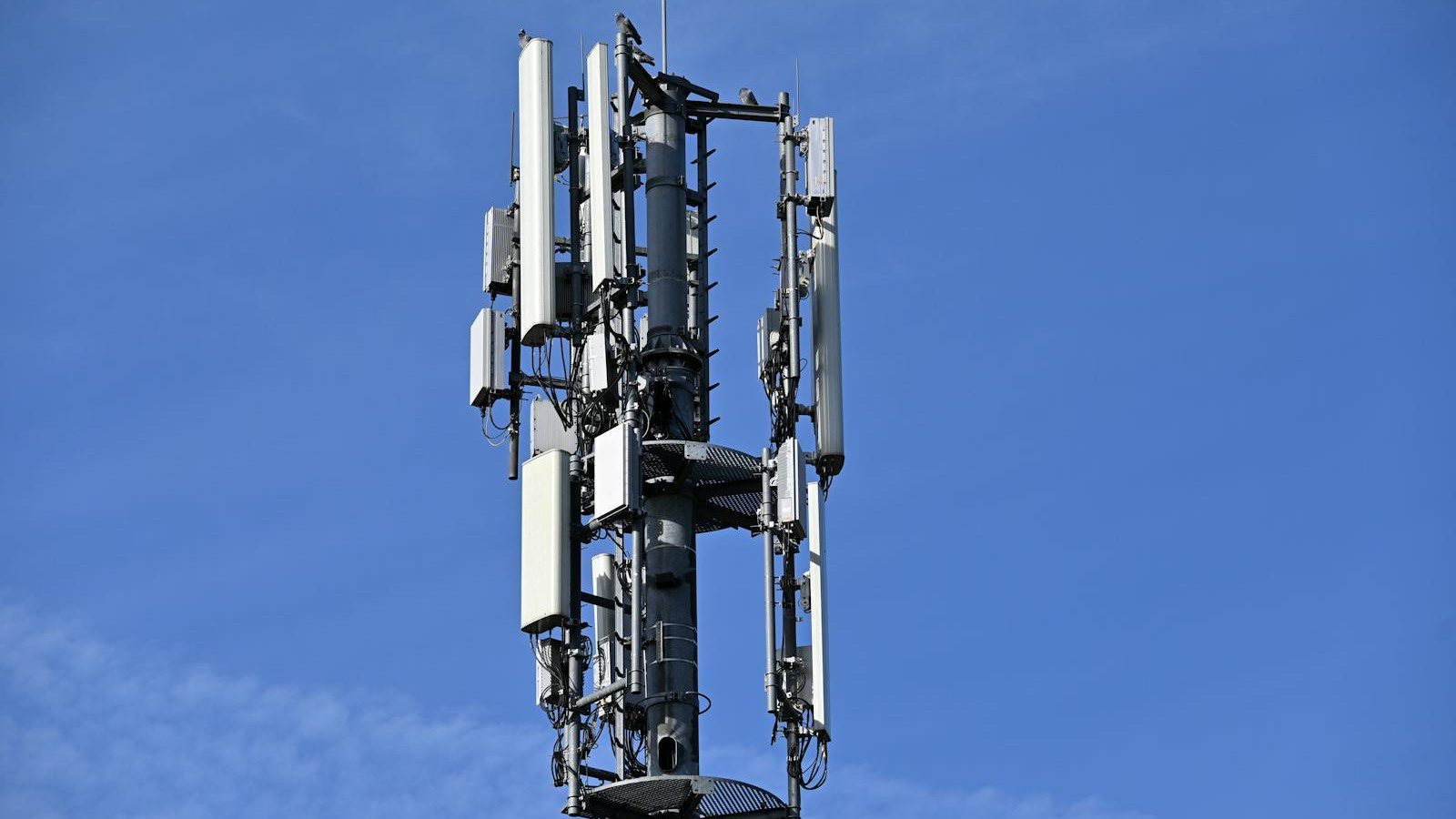 5G and 6G trends at a glance with a communication tower supporting IoT project connectivity