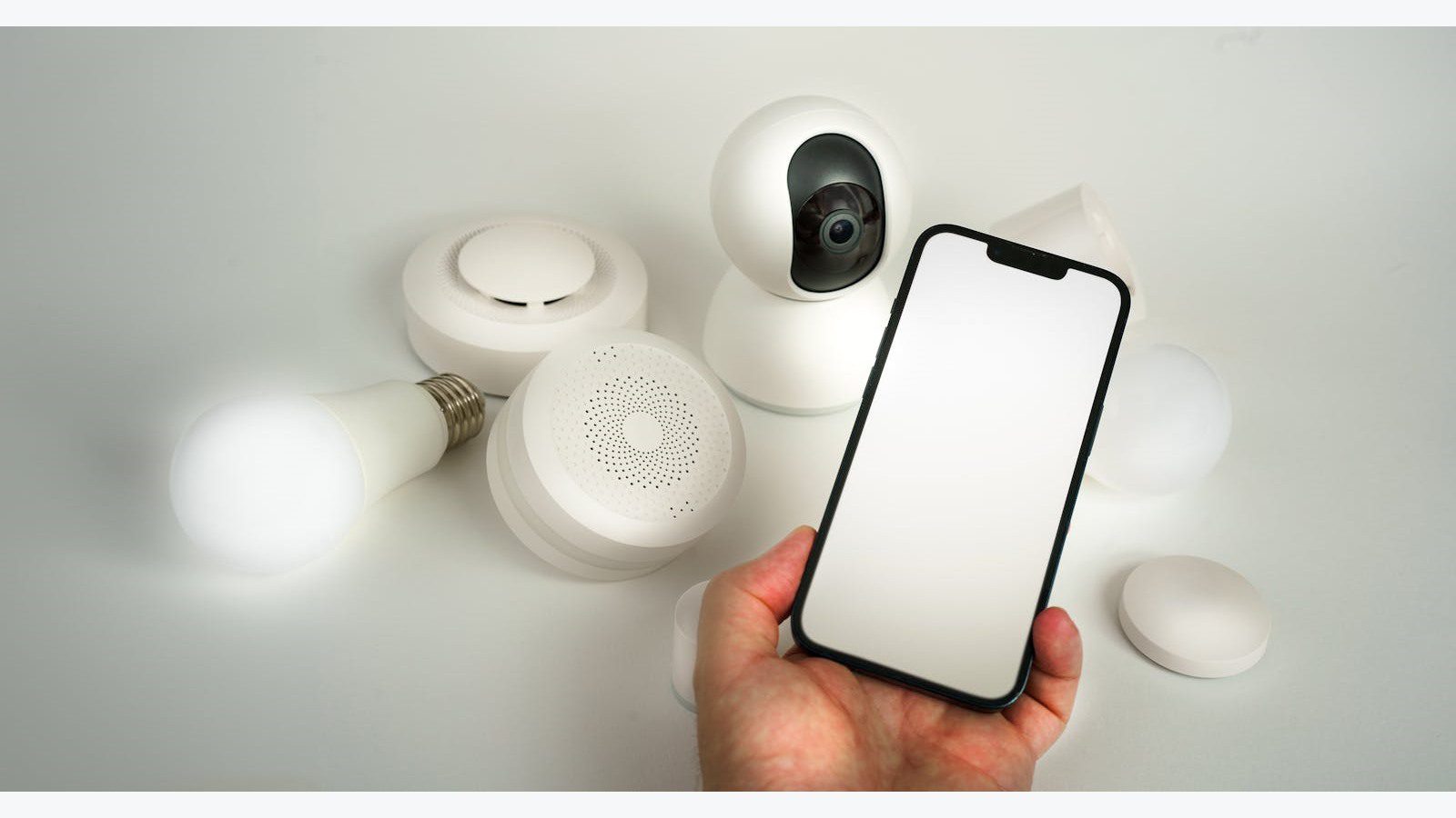 connected smart devices and phone interface representing massive IoT and RedCap planning