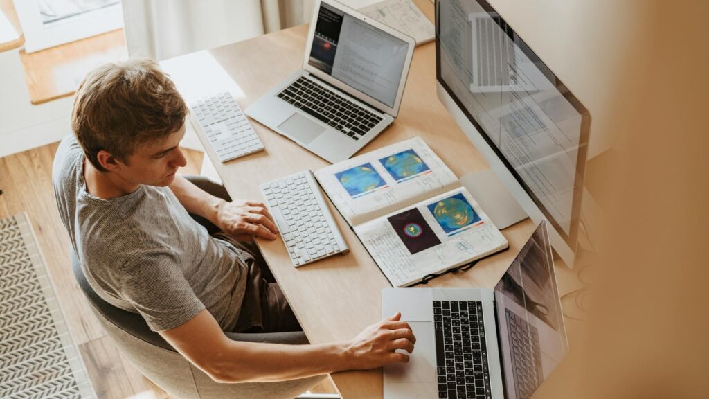 MSSP monitoring and response with multiple computer screens