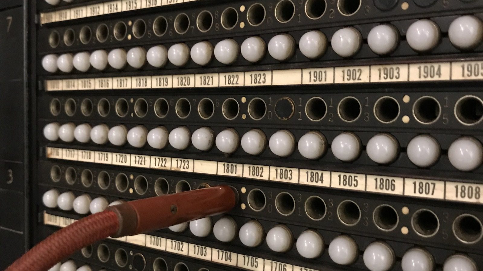 GPT-Realtime-2 Voice Agents compared with an old telephone switchboard for routing calls