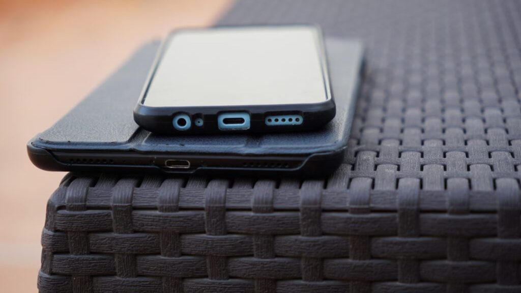 Post-PSTN Era smartphone and tablet showing digital voice endpoints