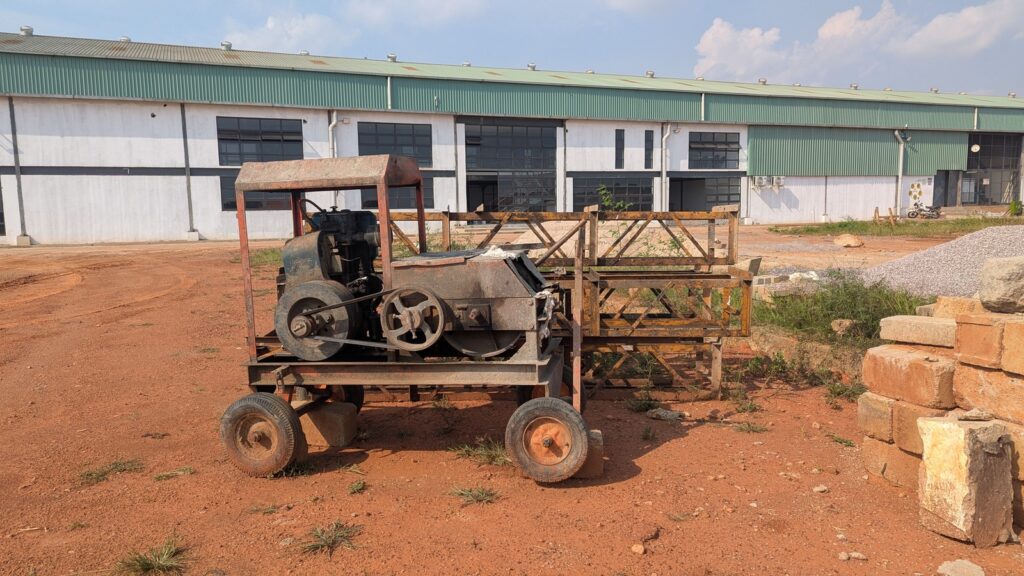 Power-Independent Infrastructure backup generator for island-mode IT during power cuts