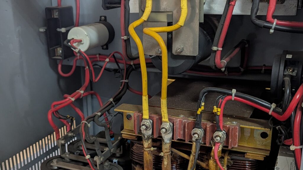 Power-Independent Infrastructure UPS battery components for protected circuits and safe shutdown