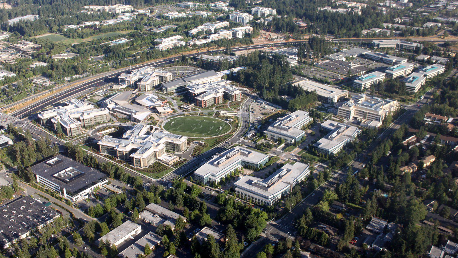 Anthropic, Microsoft in talks for AI chip deal after $5 billion investment: What it means 10 Anthropic Microsoft AI chip deal: hyperscaler and AI lab strategy in the compute race.