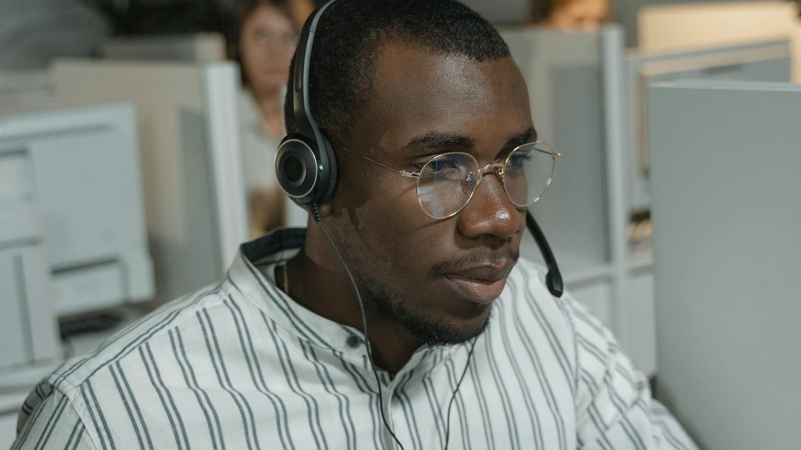 asynchronous collaboration tools: engineer documenting updates at a workstation for global handoffs.