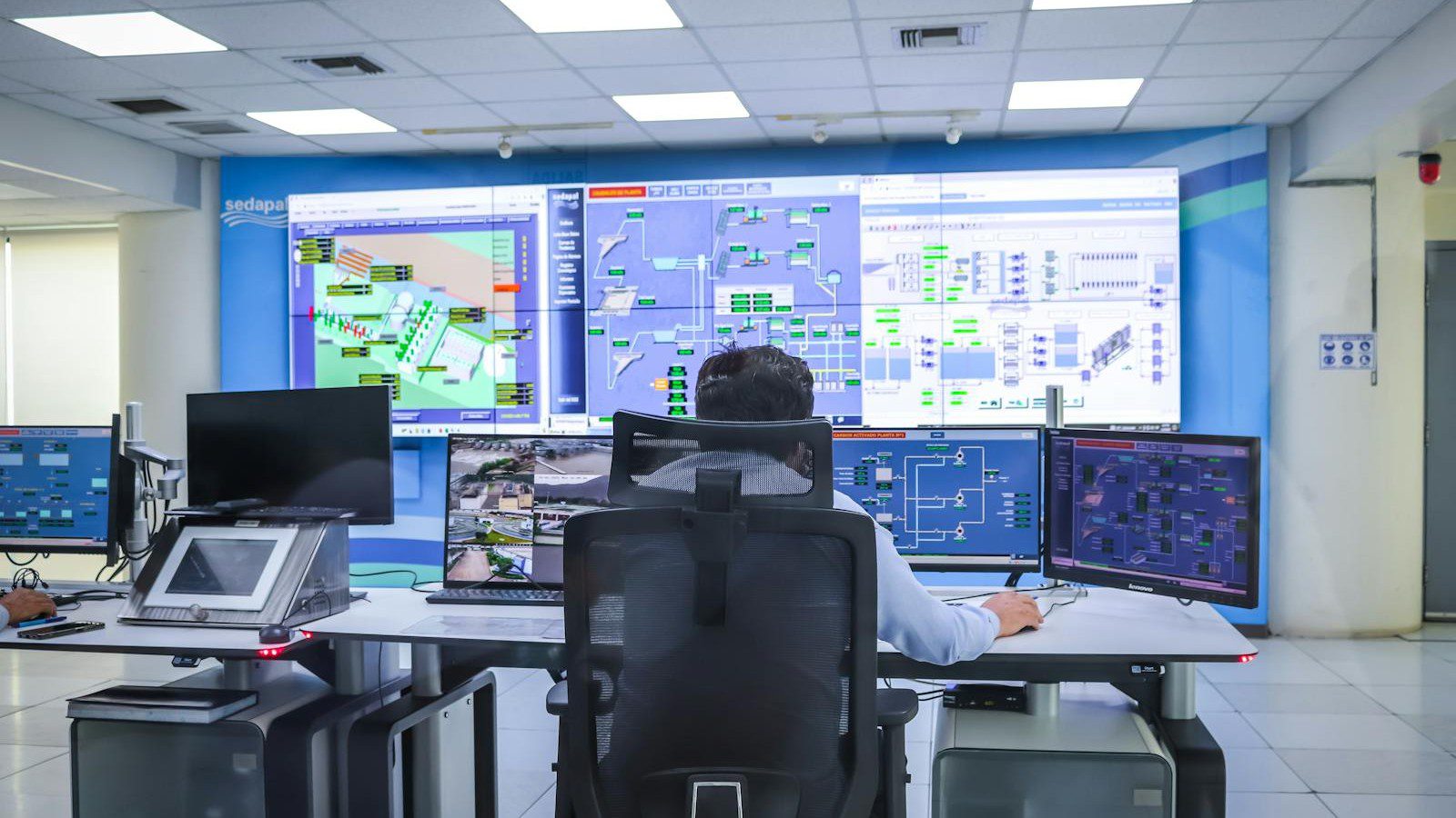 autonomous self healing network infrastructure machine learning: network operations control room for predictive fiber outage response