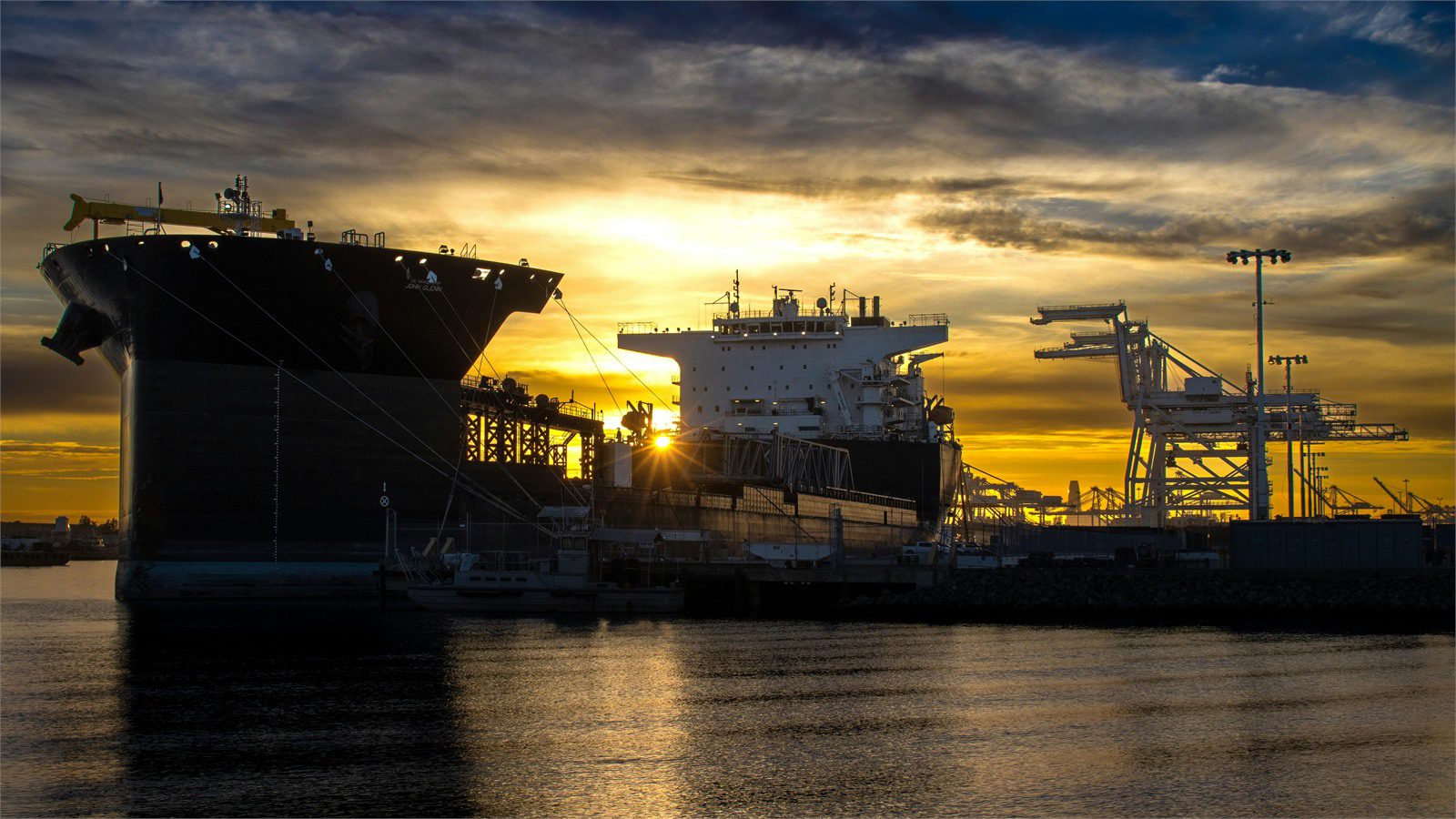 cargo ships at port representing blockchain tracking visibility across global supply chain events