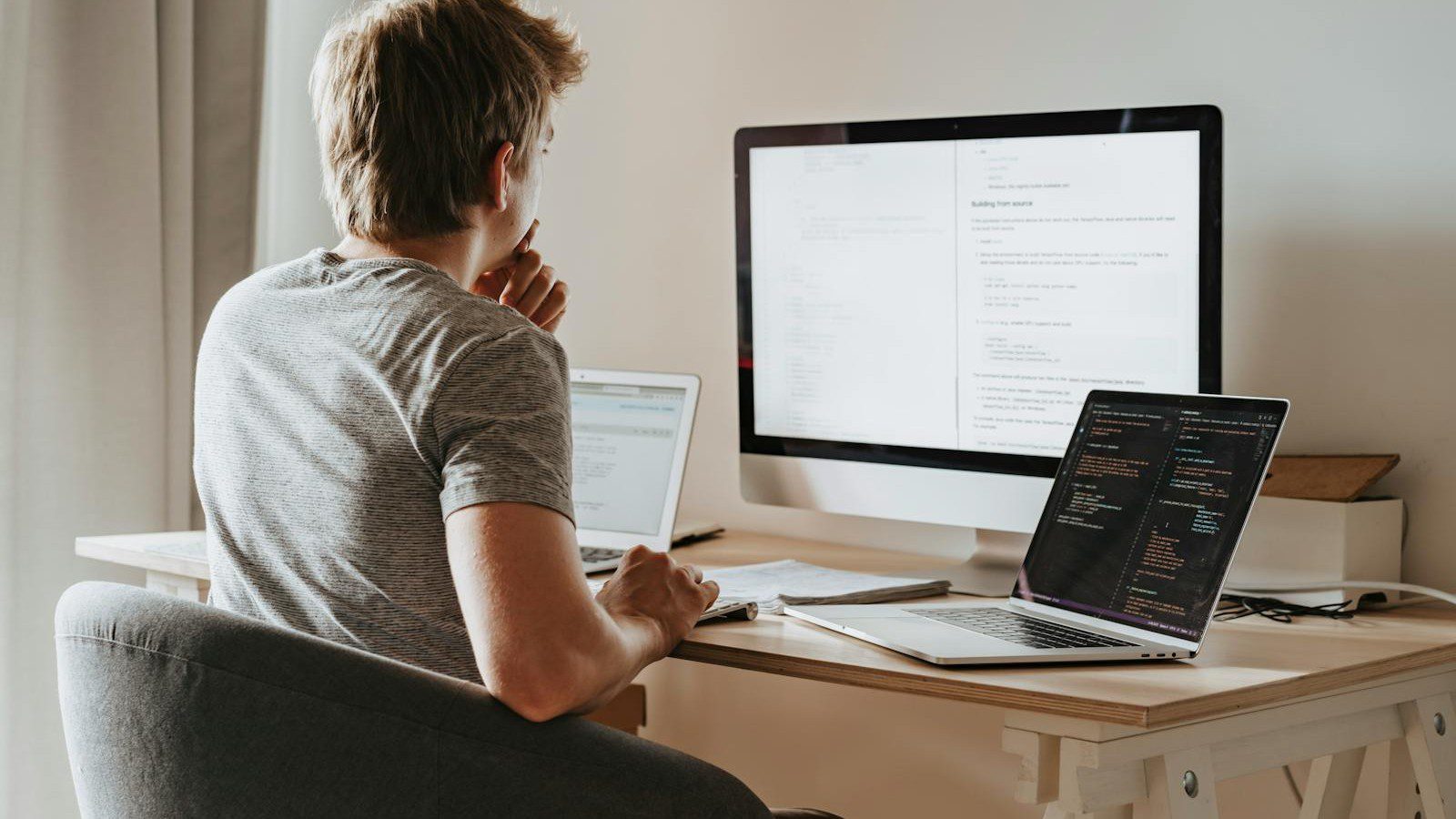 Break/Fix vs. Managed IT: Why Proactive Services Outperform Reactive Support 6 break fix vs managed it: technician working on systems during reactive support.