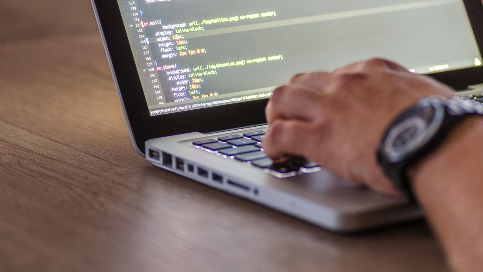 The Scale Dilemma: When to Build Custom Software vs. Buying Enterprise Tools 7 Custom Software: engineering view of a build path.