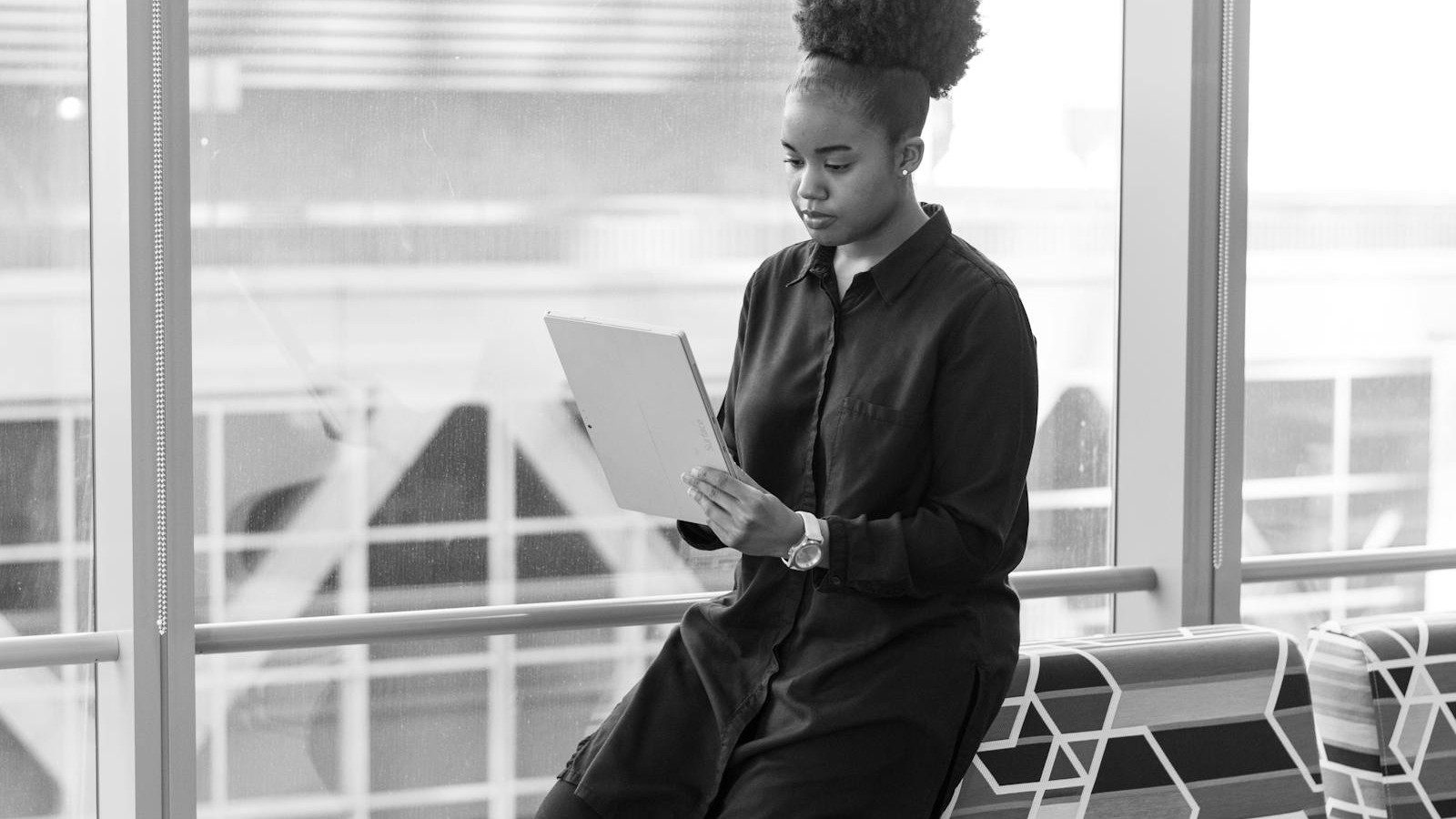 Data Silos Breakdown: Streamlining Internal IT Architecture for Seamless Departmental Data Flow 7 data silos breakdown: teams coordinating shared process and data flow mapping.