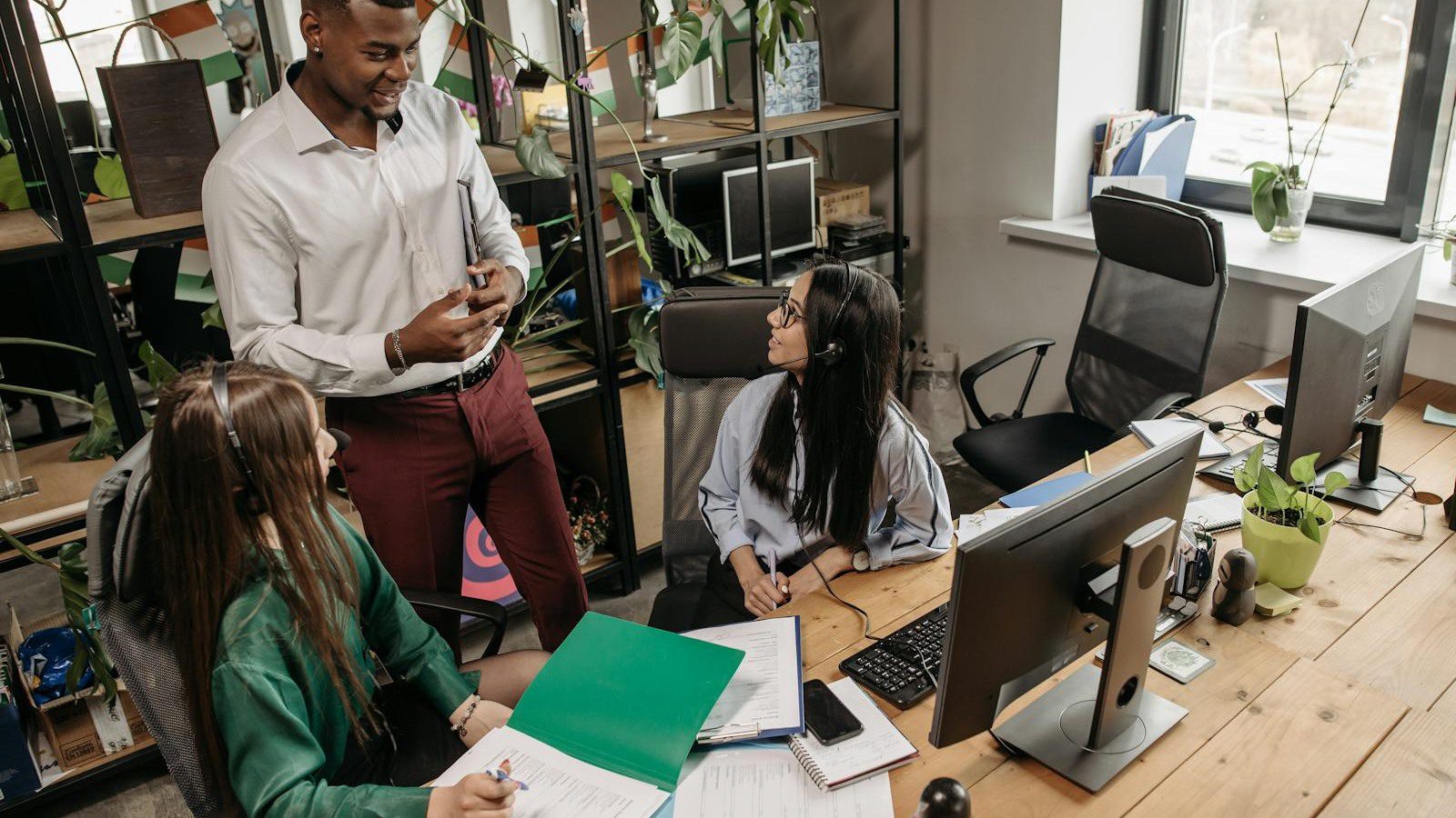 Digital Carbon Footprint: 7 Powerful Ways to Cut It 18 diverse office team collaborating on sustainable employee habits and procurement rules
