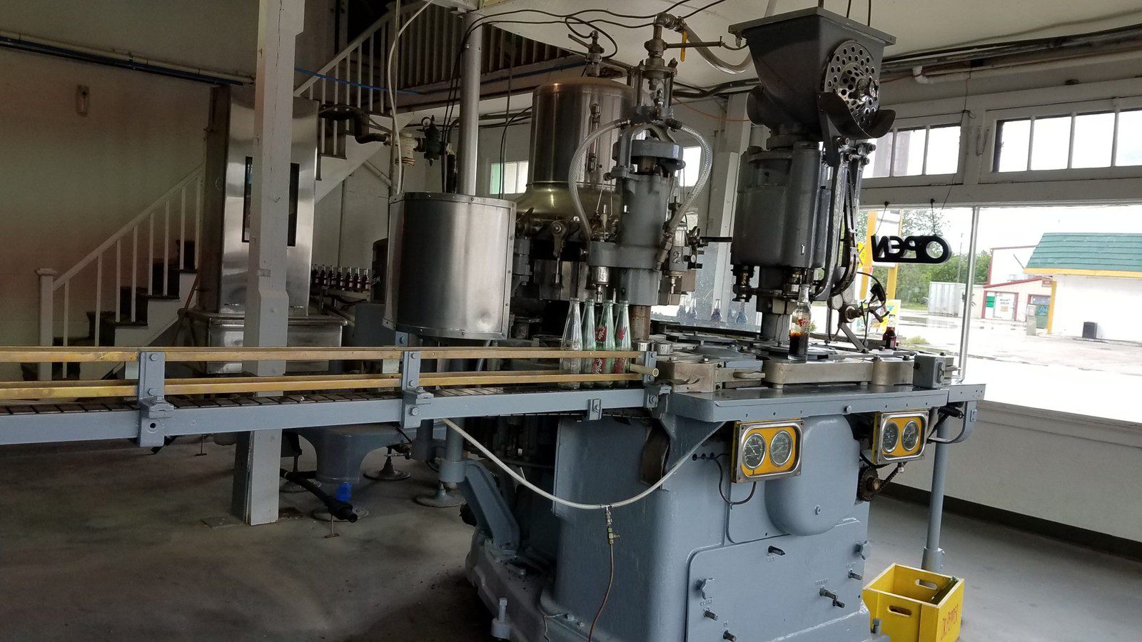 Edge AI in Manufacturing: bottling machine monitored for predictive maintenance signals