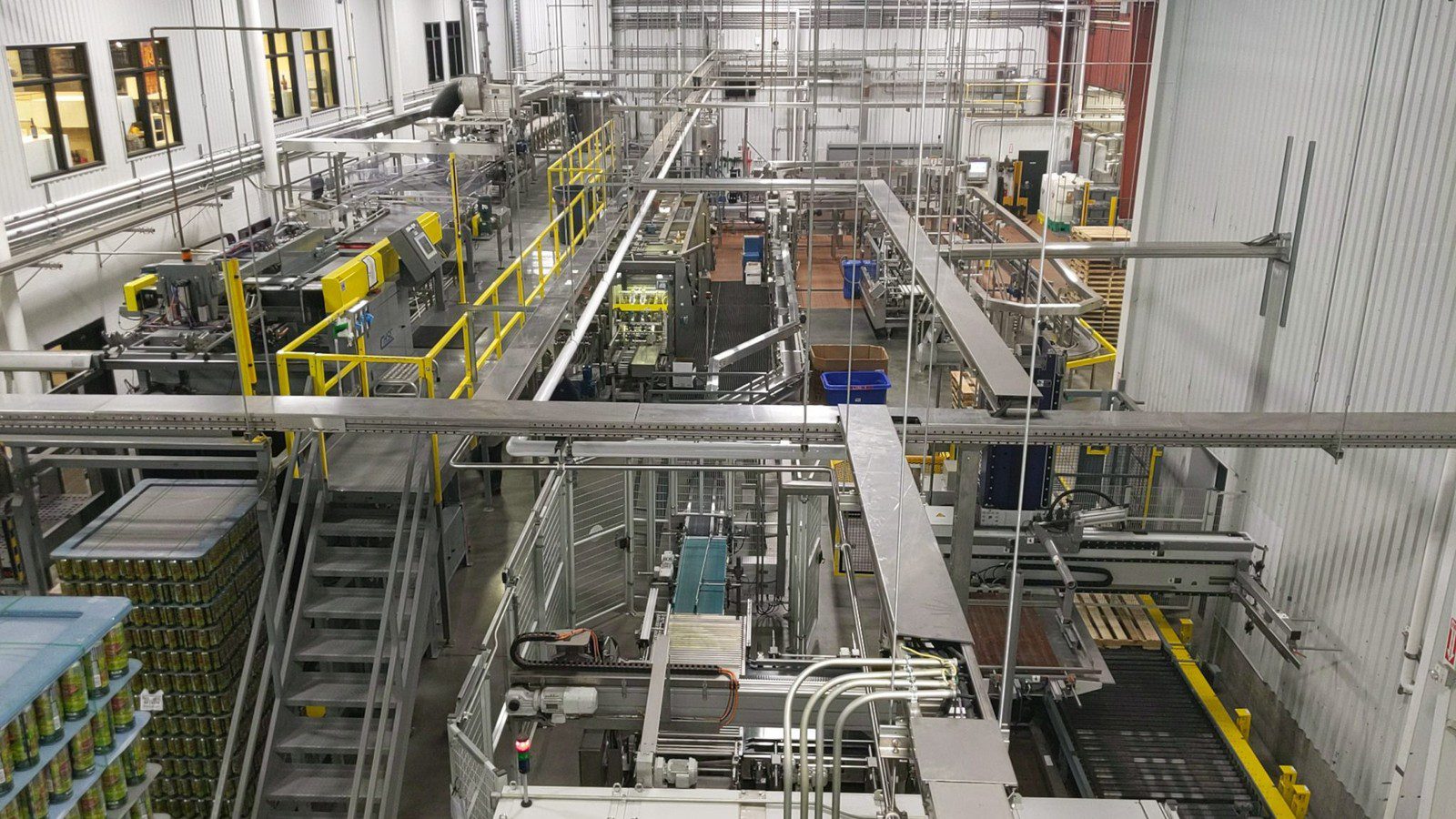 Edge AI in Manufacturing: Compact Models for Instant Predictive Maintenance 6 Edge AI in Manufacturing: factory control hardware supporting local predictive maintenance models.