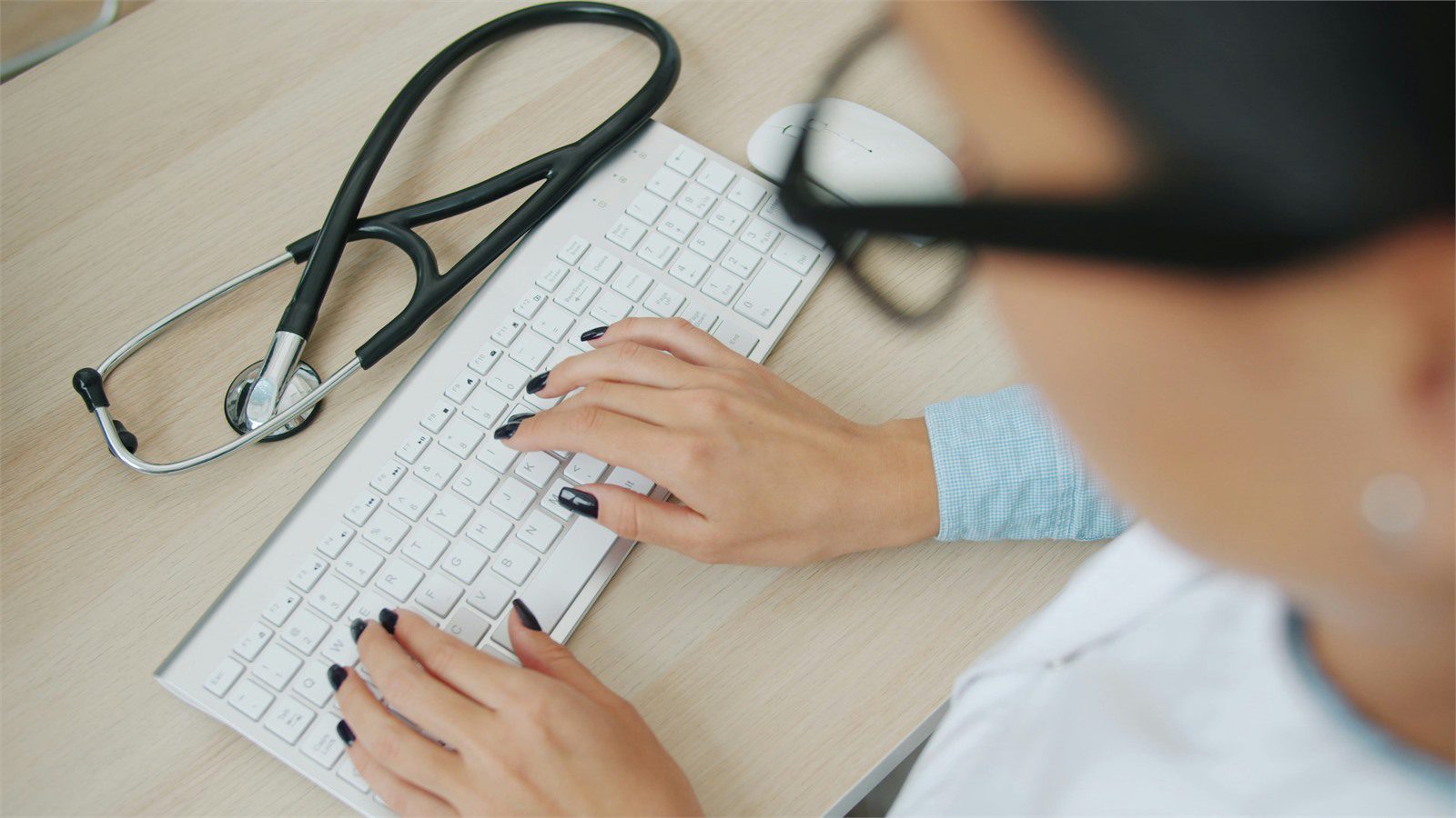 HIPAA-Compliant Software: 9 Critical Wins for Providers 13 HIPAA-compliant software overview with a clinician using secure healthcare technology at a workstation