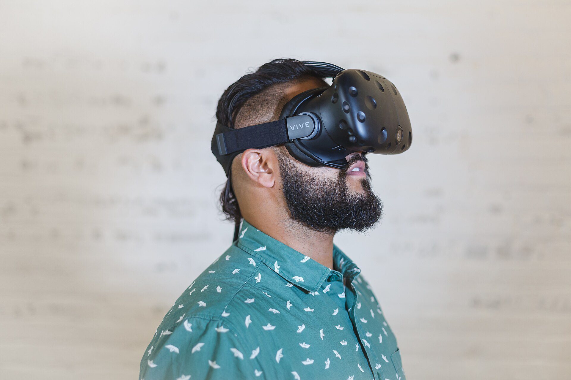 HY World 2.0: immersive VR headset user inside a metaverse platform