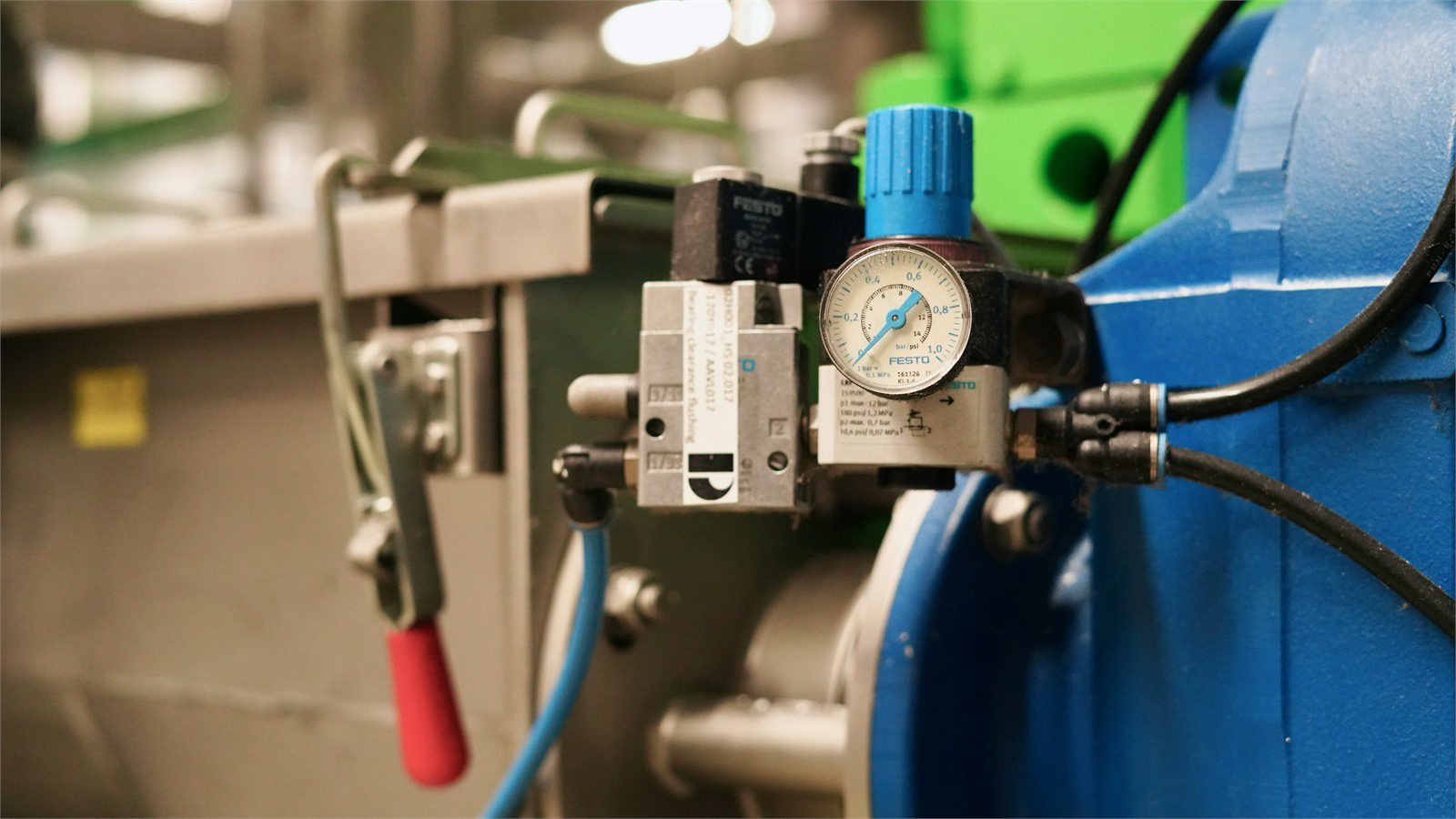 IoT Sensors for Predictive Maintenance: 9 Powerful Wins 13 IoT sensors for predictive maintenance collecting pressure and condition data from industrial equipment