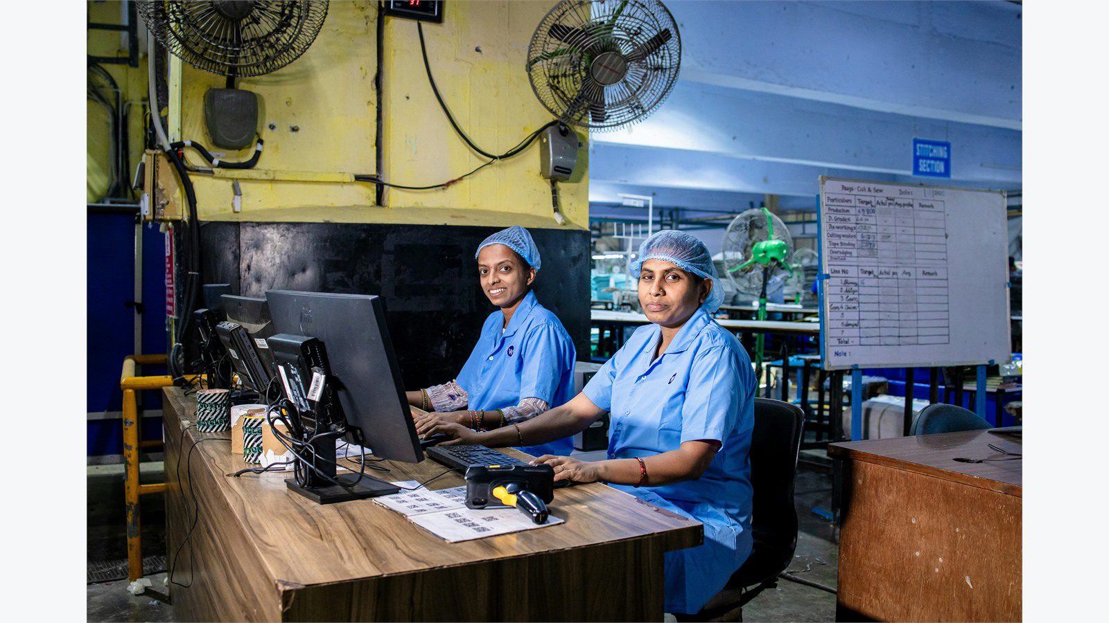 IoT Sensors for Predictive Maintenance: 9 Powerful Wins 22 operations team at a workstation improving machine monitoring models and maintenance practices