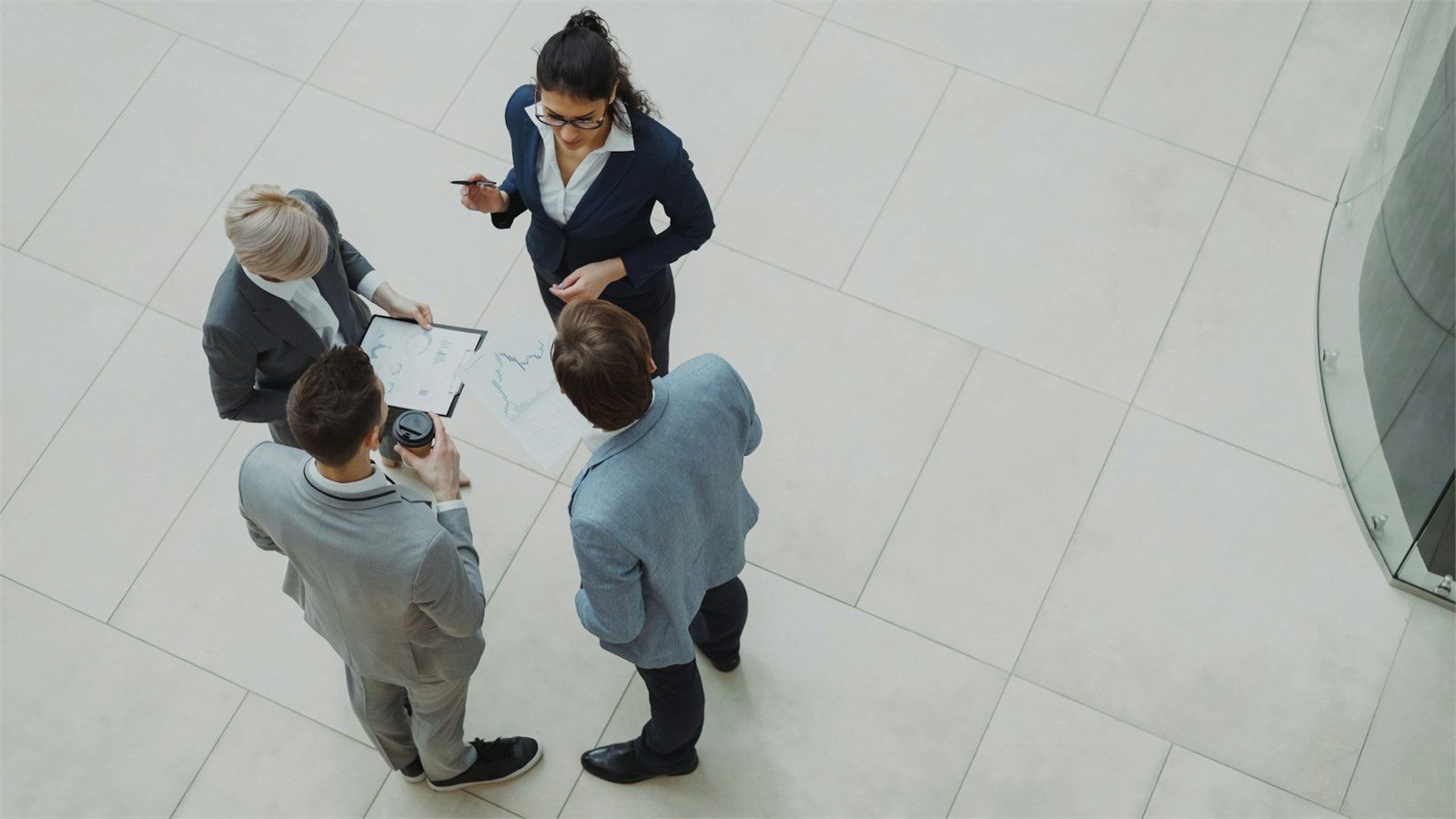 executive team using IT KPIs to support strategic business decisions