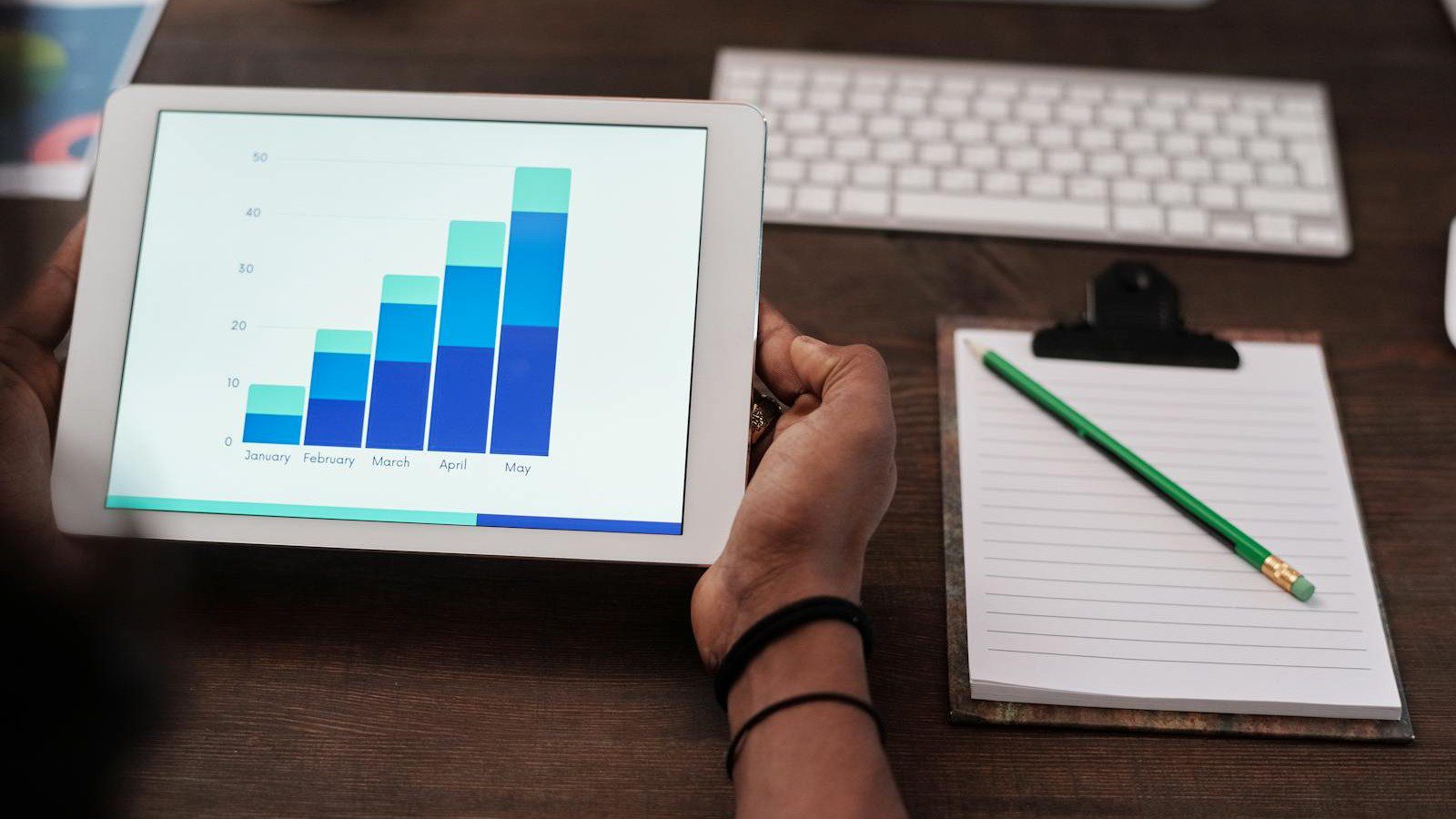 IT ROI: leaders reviewing cloud and software spend against business outcomes