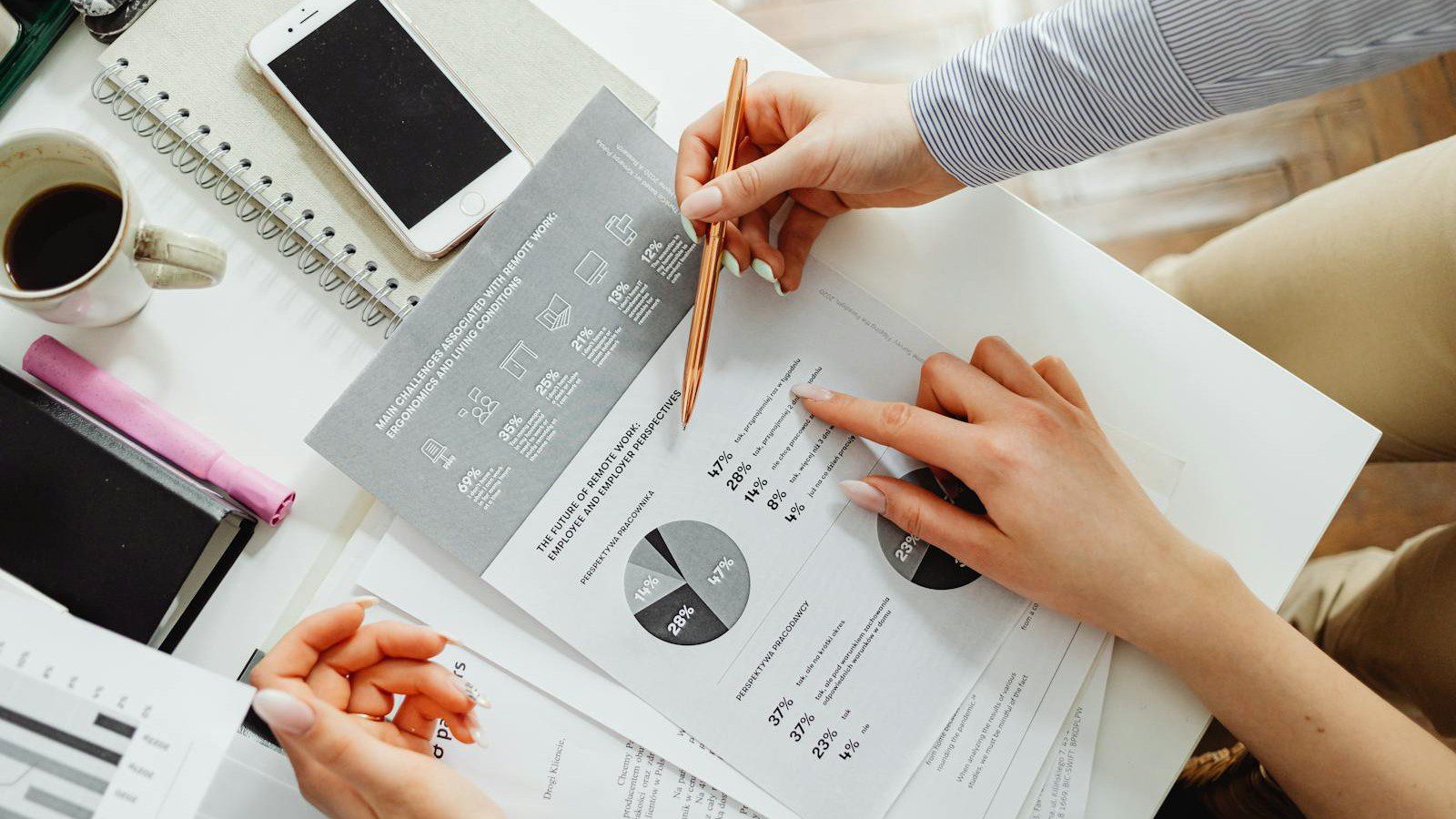 Maximizing IT ROI: A Guide to Smart Cloud and Software Spend 6 IT ROI: cloud and software spend review tied to business outcomes.