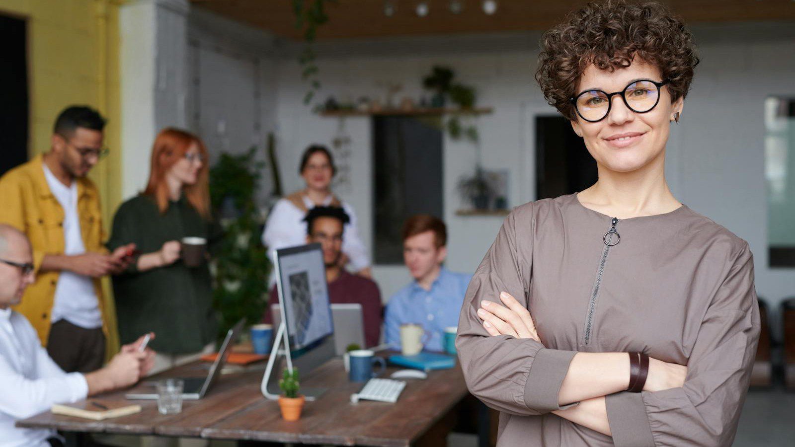 IT skills gap: a business handshake showing a partnership with a managed service provider