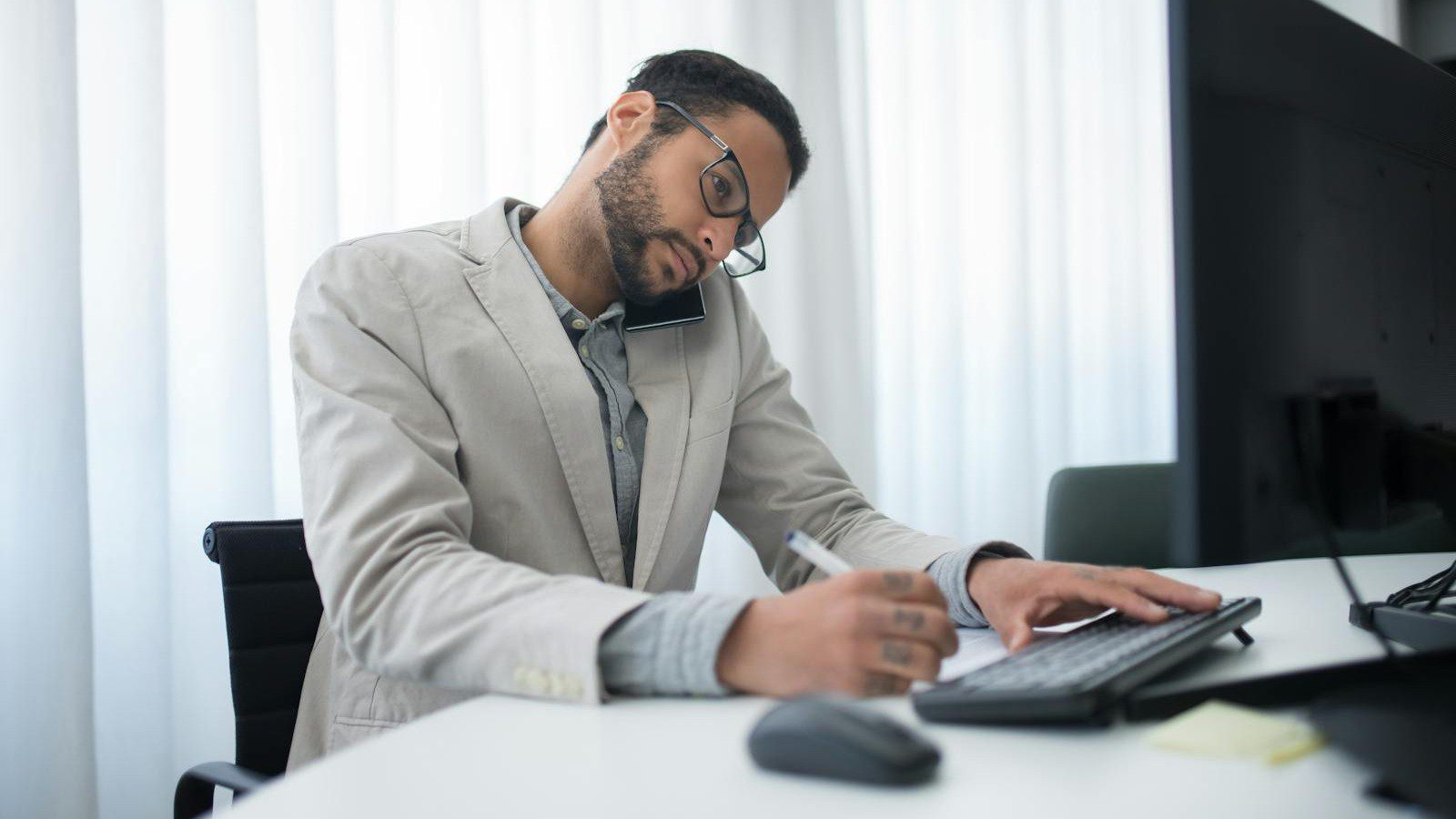 The IT Skills Gap: How an MSP Gives You Instant Access to Top-Tier Tech Talent 7 IT skills gap: an IT support specialist working at a monitoring station.
