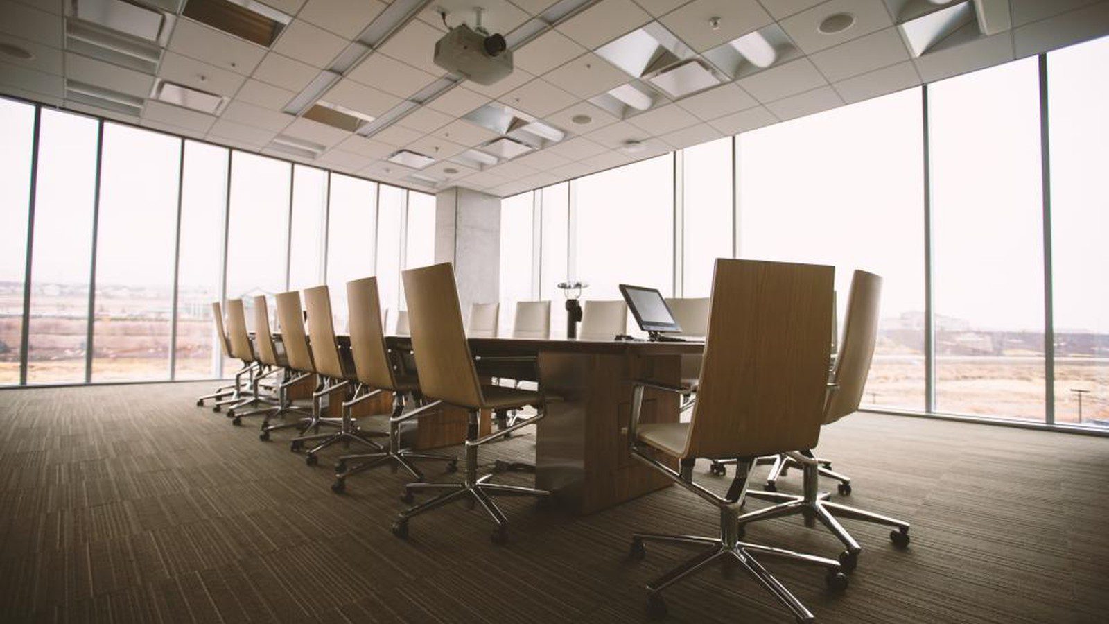 LiFi vs WiFi 7 enterprise office: office work area with ceiling lighting for optical wireless and Wi-Fi 7 coverage planning