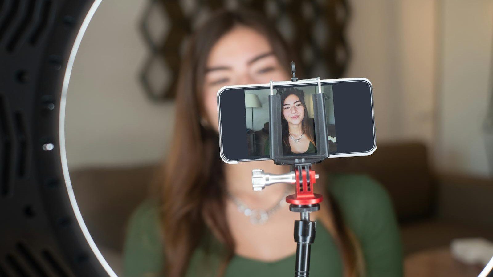 LiveSwap Review: 7 Smart Real-Time Face Swap Wins 13 creator live streaming with smartphone and ring light for OBS Twitch and video call workflows