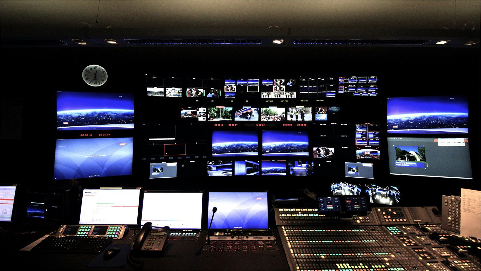 network operations monitoring screens showing how managed IT reduces downtime and revenue loss