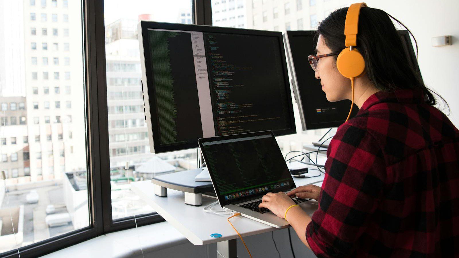 The Modern Extortion Playbook: How Hackers Bypass MFA in 2026 (and How to Stop Them) 7 MFA Bypass: access monitoring dashboard showing risky sign-ins and session activity.