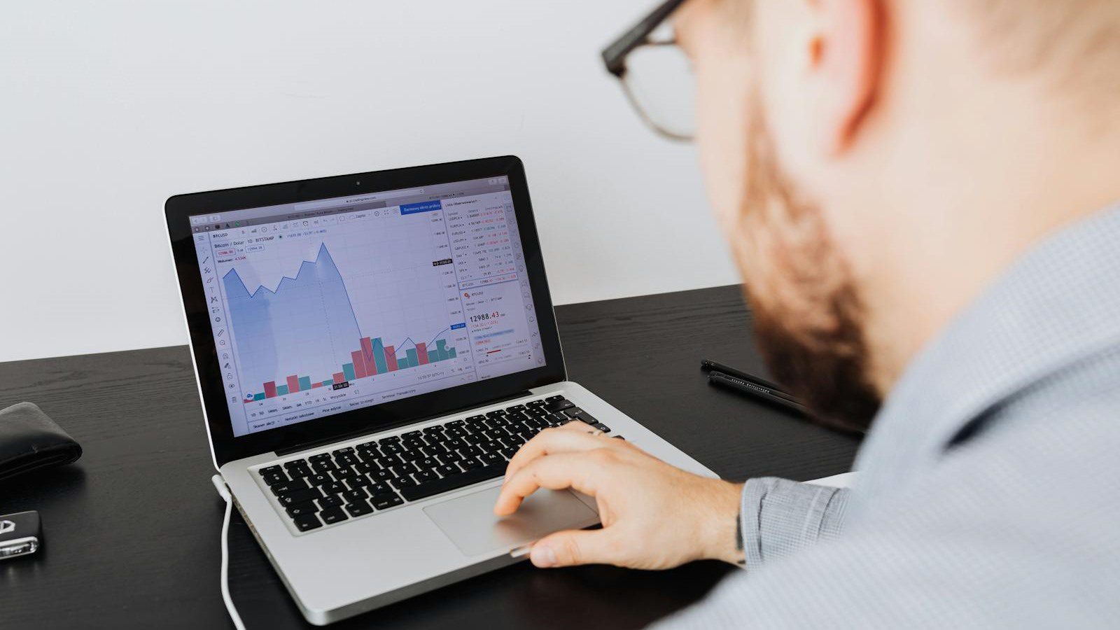 Mistral Medium 3.5: 7 Powerful AI Wins for 2026 19 laptop with business charts representing Mistral Medium 3.5 FAQ and enterprise evaluation questions