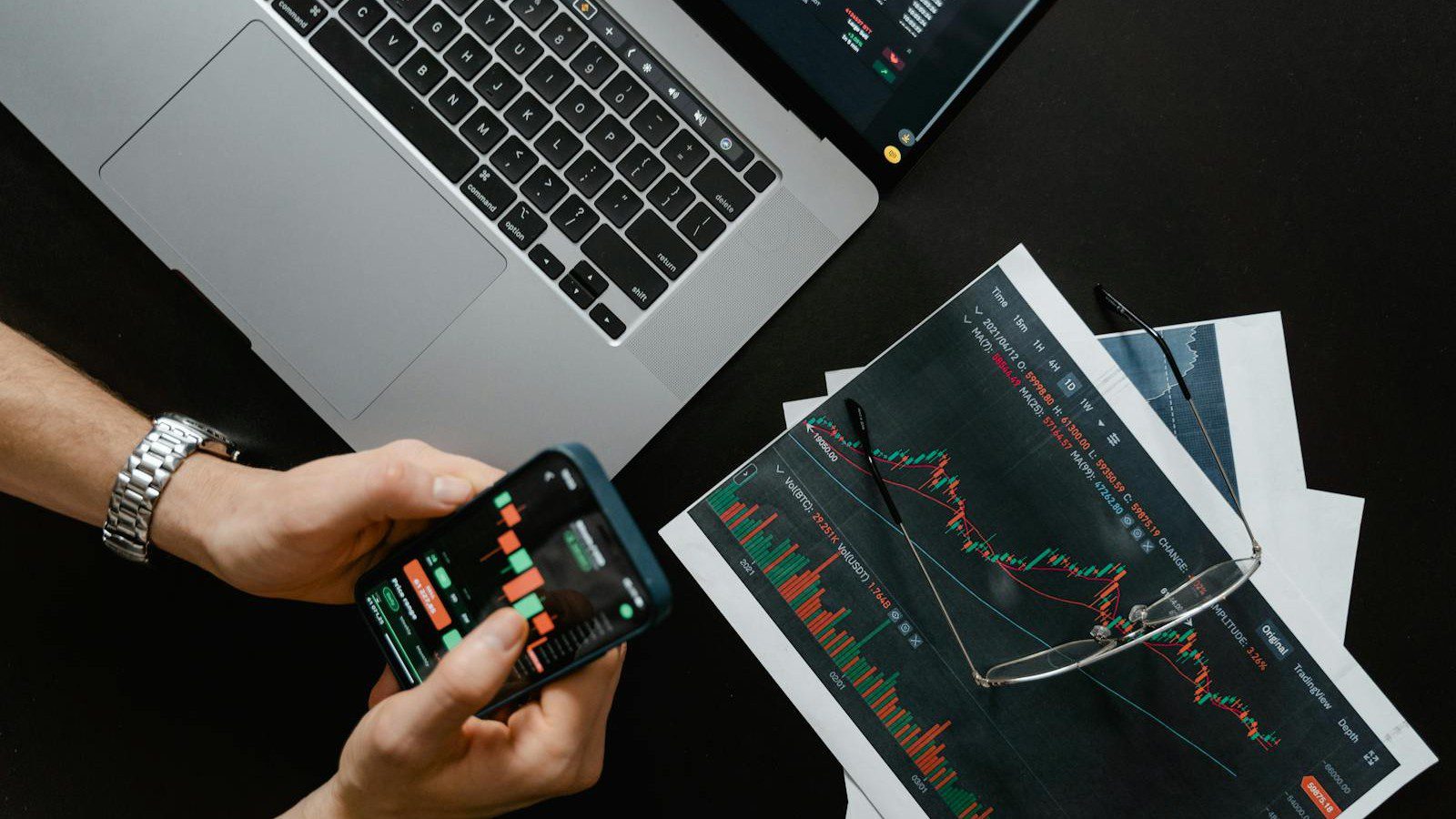 From Cost Center to Growth Engine: Reimagining the Modern IT Budget 9 IT Budget: portfolio roadmap review for growth funding.