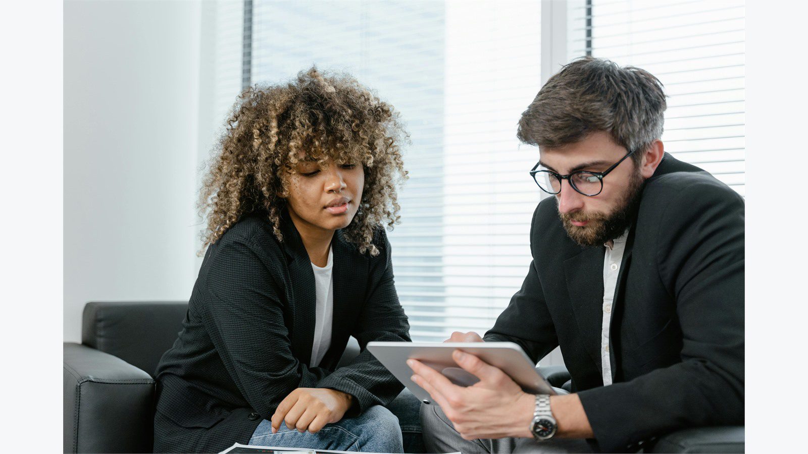 QuickBooks SMS Invoice Reminders: 7 Powerful Steps 18 billing team reviewing SMS replies disputes and promises to pay from invoice reminder customers