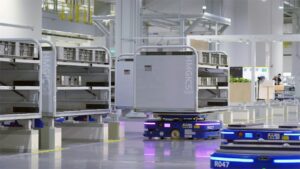 Smart Warehousing Uses IoT and AI: 9 Powerful Wins