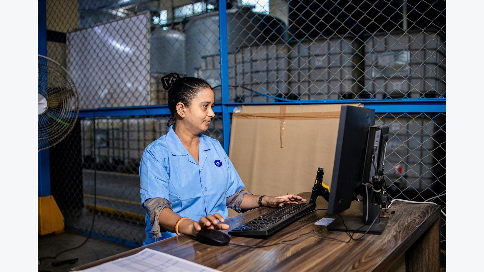 Smart Warehousing Uses IoT and AI: 9 Powerful Wins 19 warehouse operator at computer workstation monitoring real time control tower exceptions and orders