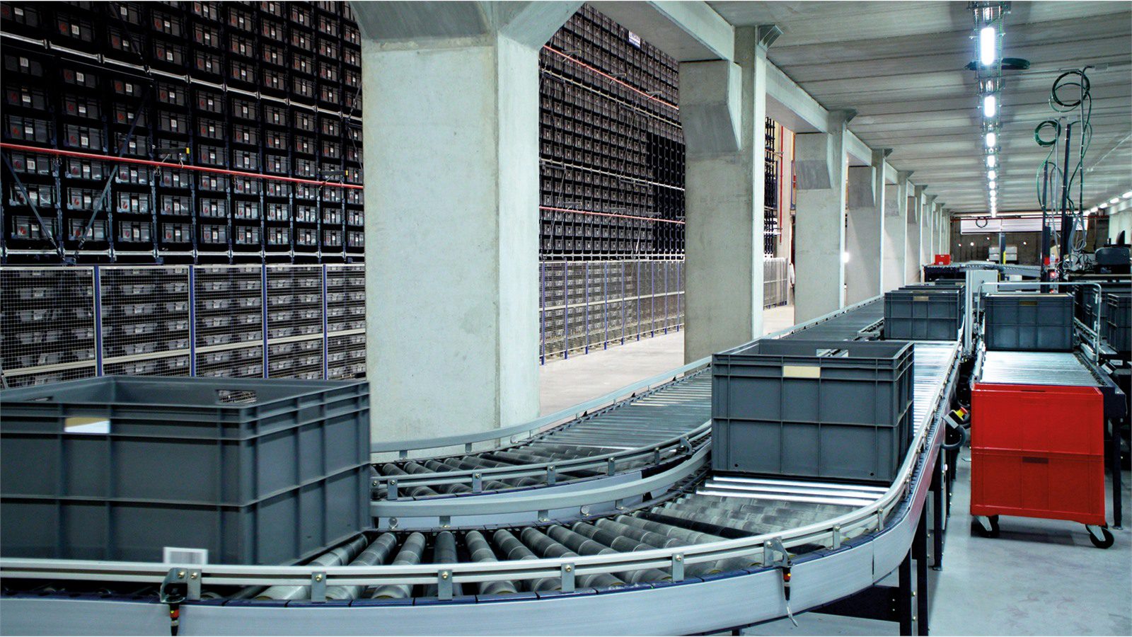 Smart Warehousing Uses IoT and AI: 9 Powerful Wins 23 automated warehouse conveyor and storage machines illustrating smart warehousing FAQ guidance