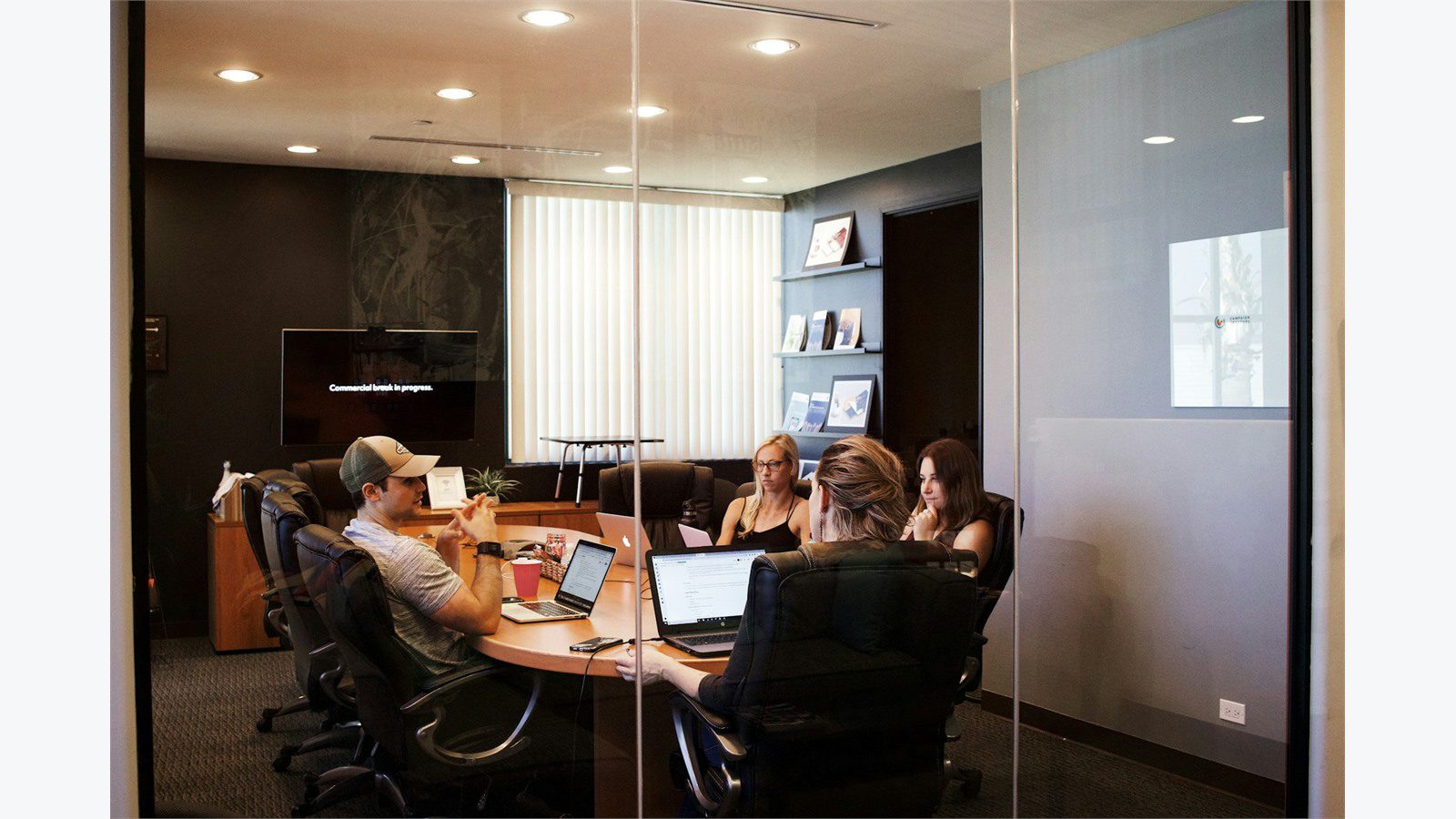 Supply Chain Attacks: 7 Critical Ways to Secure Third-Party Integrations 19 Conference room discussion setting contract and incident response controls for supply chain attacks