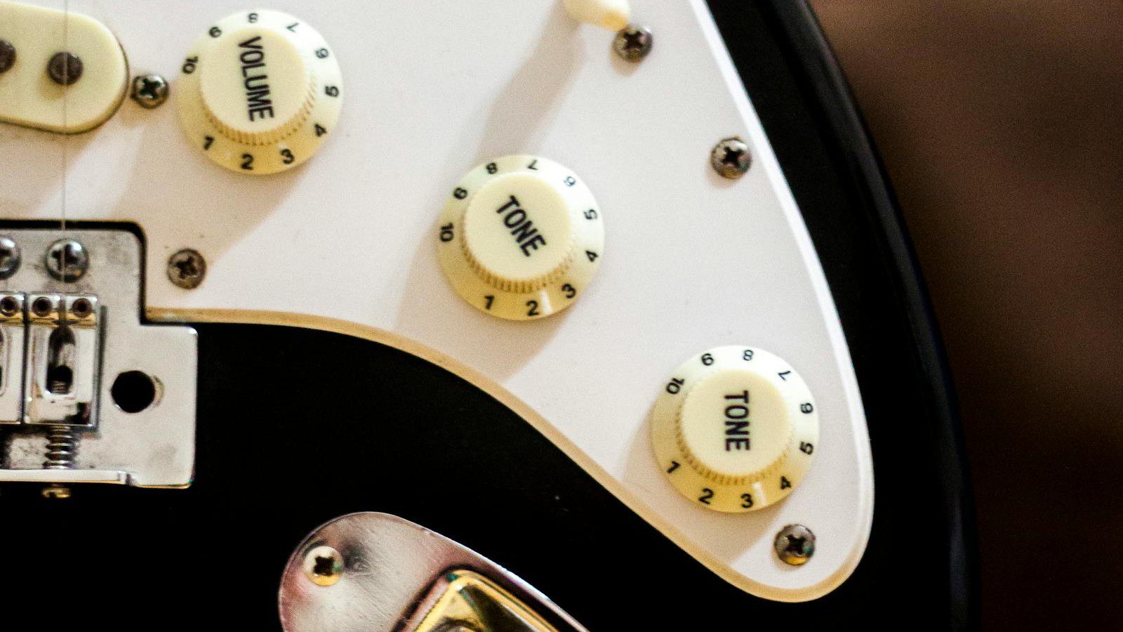 TonesMatch: AI Guitar Tone Matching for Real Gear 6 TonesMatch: electric guitar and amplifier for gear-aware tone matching.