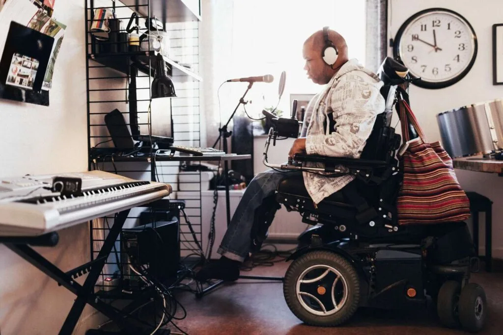 AI Applications Enhancing Accessibility for Individuals with Disabilities 8 Assistive technologies for mobility challenges