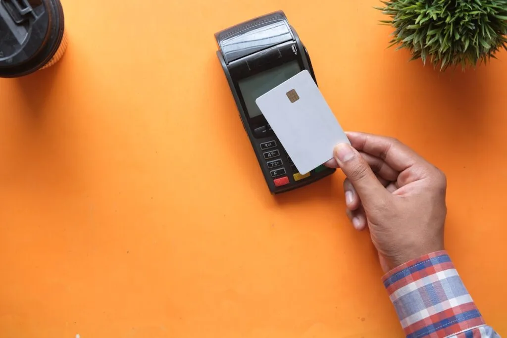 Investigating the Use of IoT for Smart Retail Solutions 15 Smart Payment Solutions