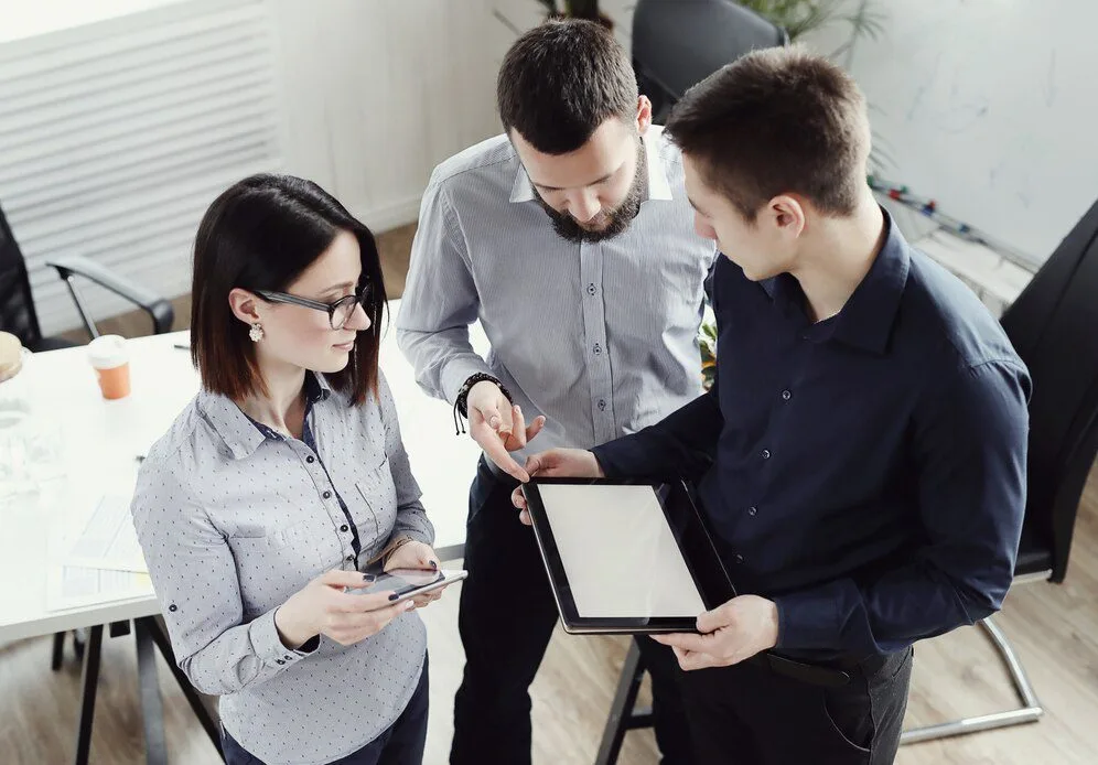 Business-IT Alignment 36 team-discussing-a-digital-transformation-plan