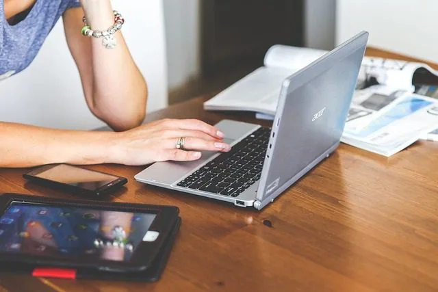 How to Enhance Performance and User Engagement in E-commerce with Progressive Web Apps (PWAs) 11 How PWAs Enhance Performance and User Engagement