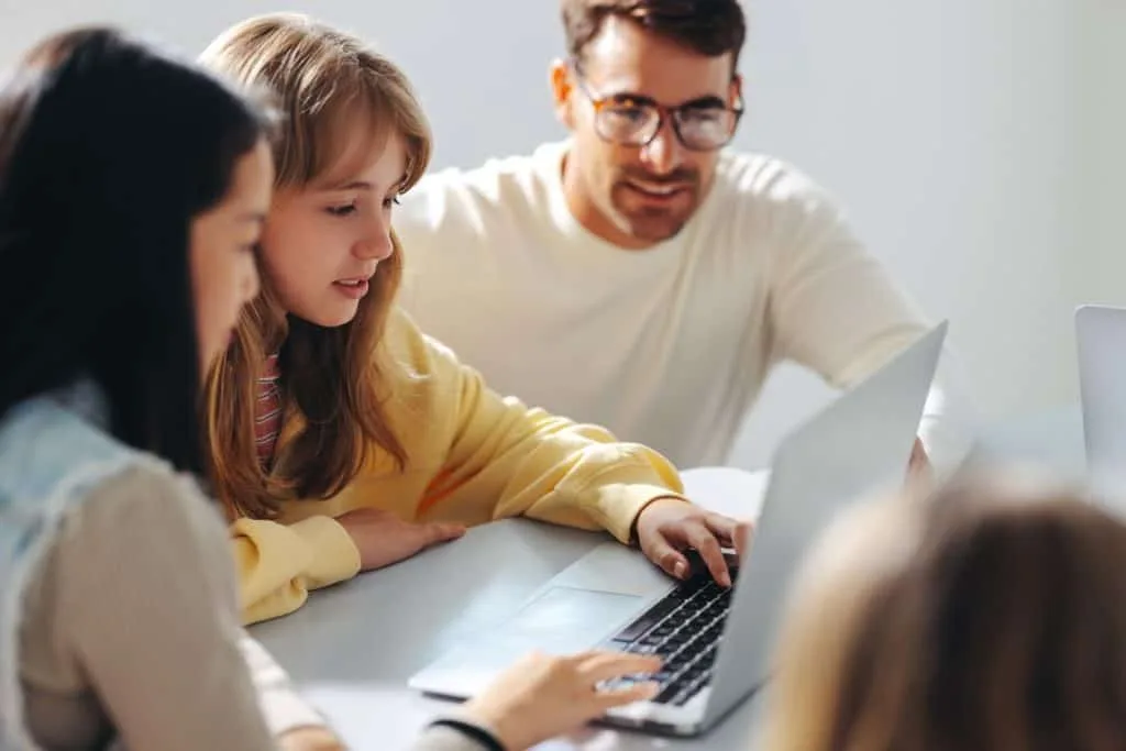 What Is Computer Assisted Learning? A Complete Guide for 2025 6 How Computer Assisted Learning Differs from Traditional Education