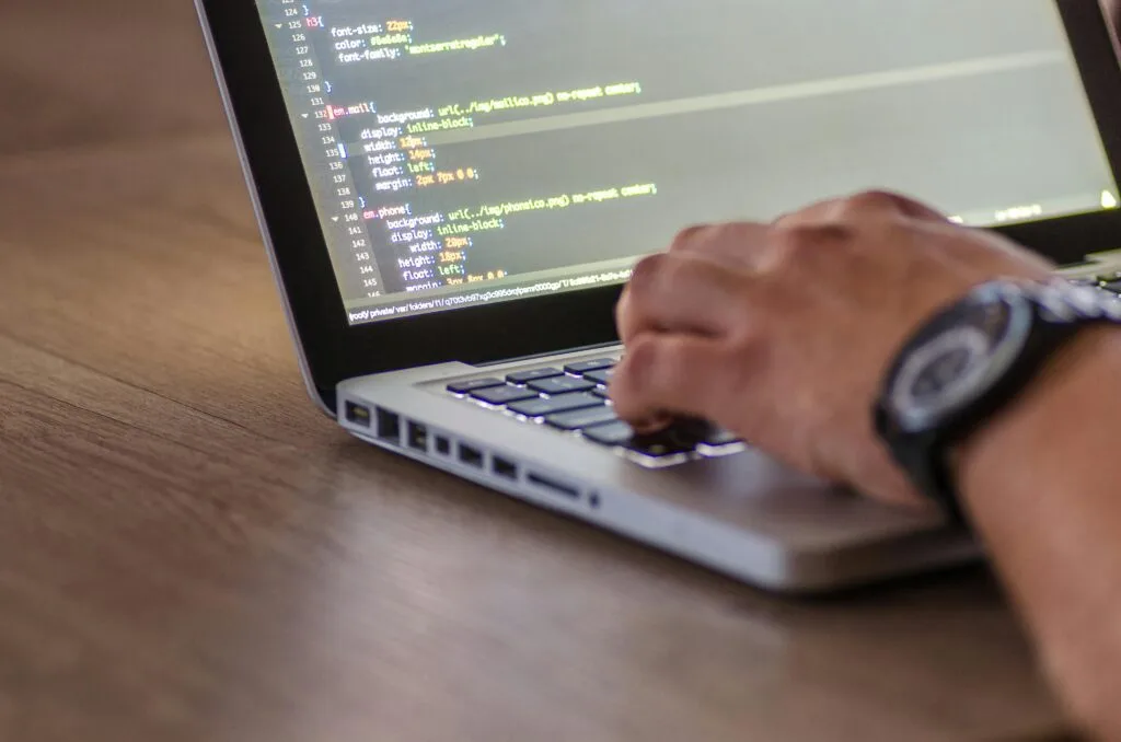 Functional Programming vs Object‑Oriented Programming 8 State Management and Side Effects