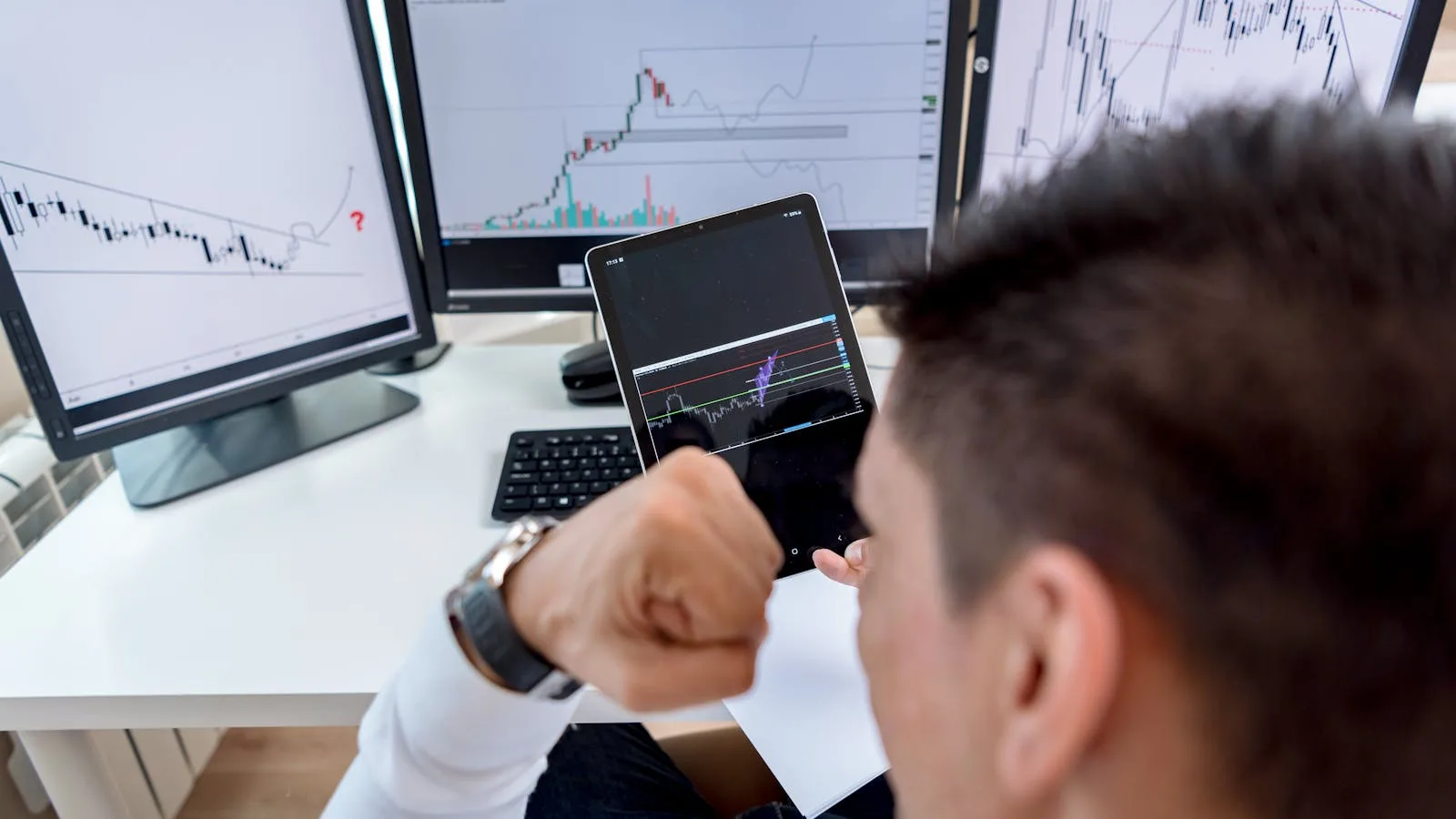 Allbirds Pivots to AI: 7 Facts Behind the NewBird AI Compute Bet 22 Market screens representing where the NewBird AI story looks serious and where risks remain