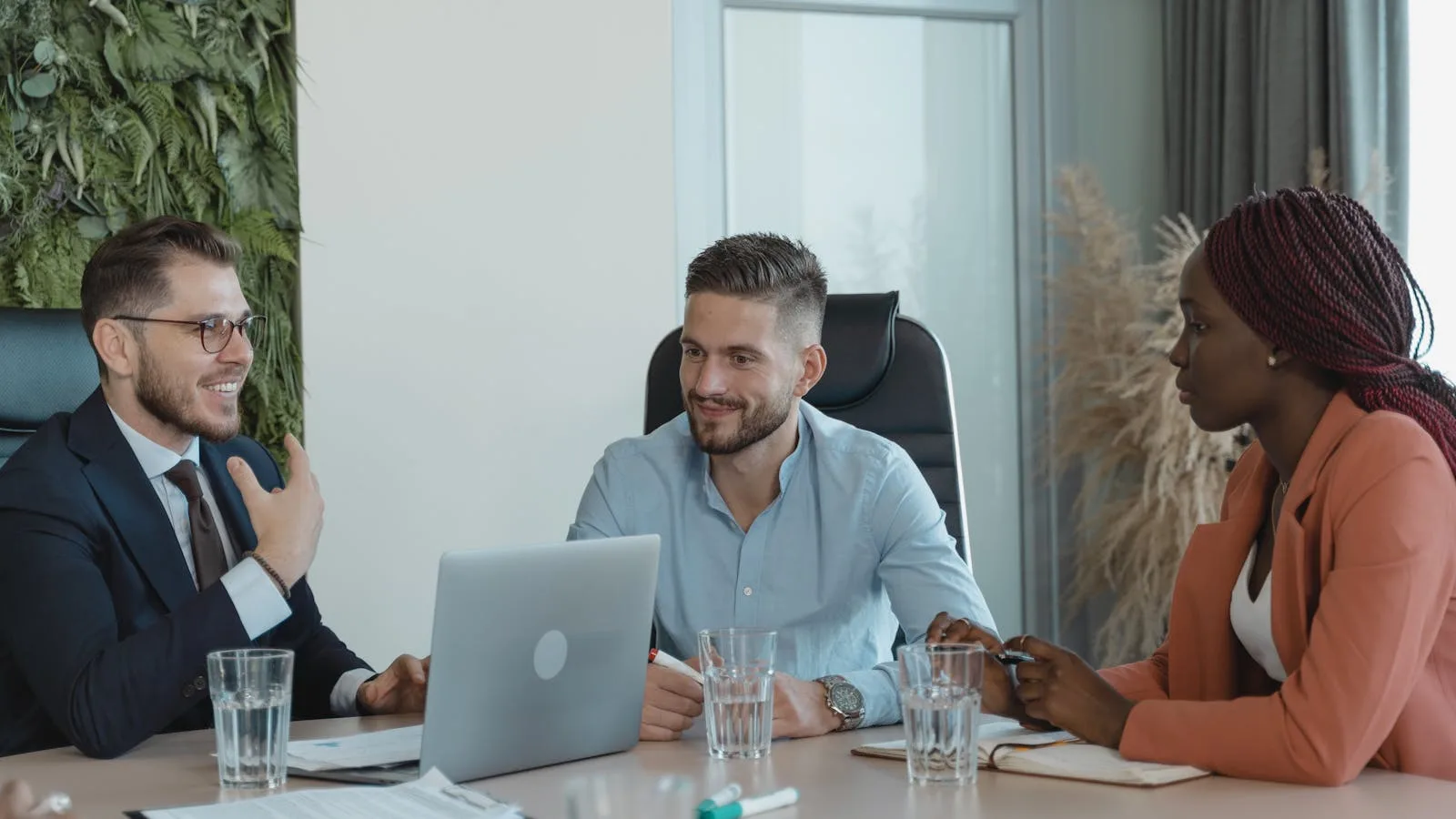 Anthropic and the Trump Administration: 7 Signs of a Thaw 20 Corporate meeting scene representing a thaw in high-level AI talks