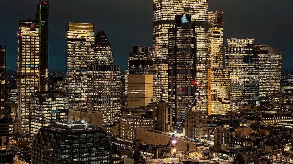 Bank of England Says It Is Testing AI Risks to Financial System: 7 Things to Know 25 Bank of England says it is testing AI risks to financial system — Bank of England AI Risks Financial System 06 faq london skyline night